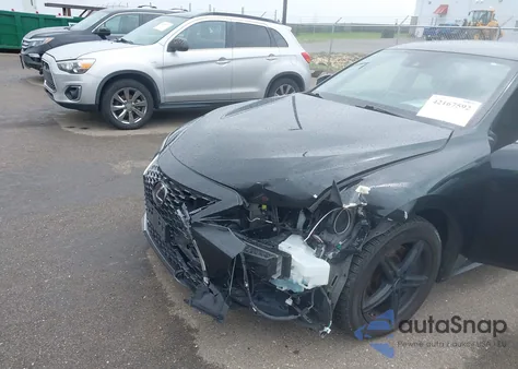 2021 Lexus Is 300 z USA, uszkodzony, nr VIN JTHC81F25M5046788